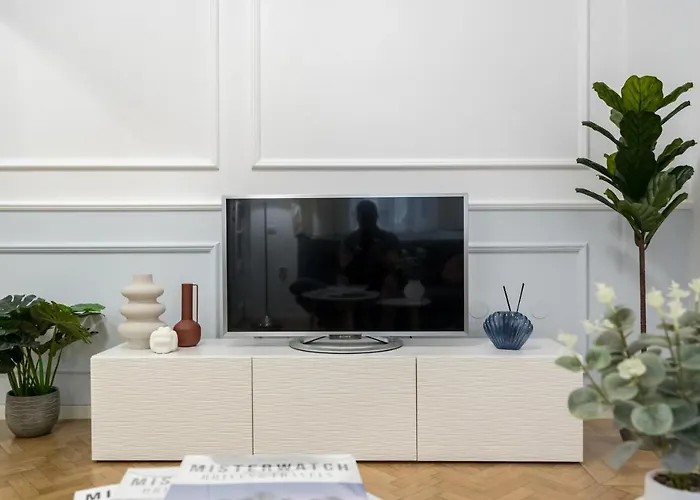 Athenee Parisian Apartment *