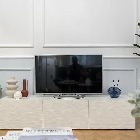 Athenee Parisian Apartman *